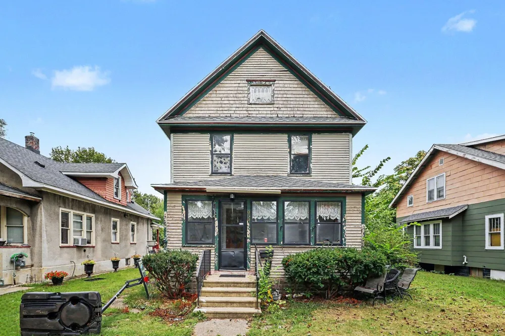 909 Clinton Avenue Kalamazoo, MI 49001