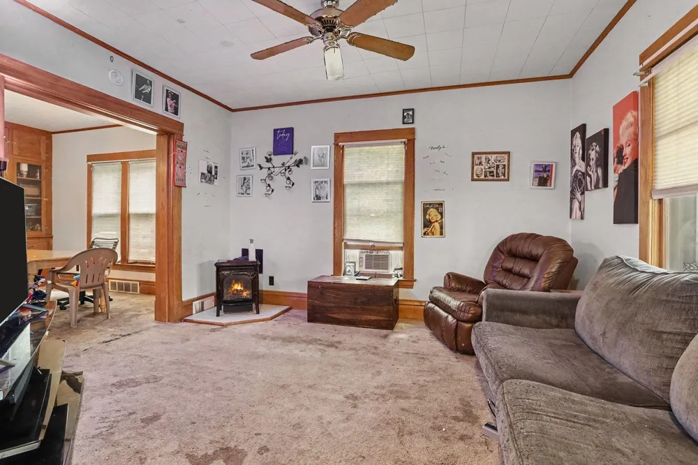 909 Clinton Avenue Kalamazoo, MI 49001