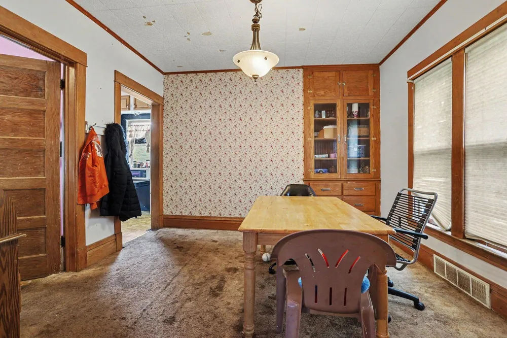 909 Clinton Avenue Kalamazoo, MI 49001