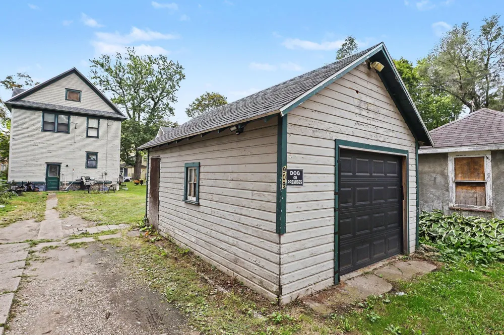 909 Clinton Avenue Kalamazoo, MI 49001