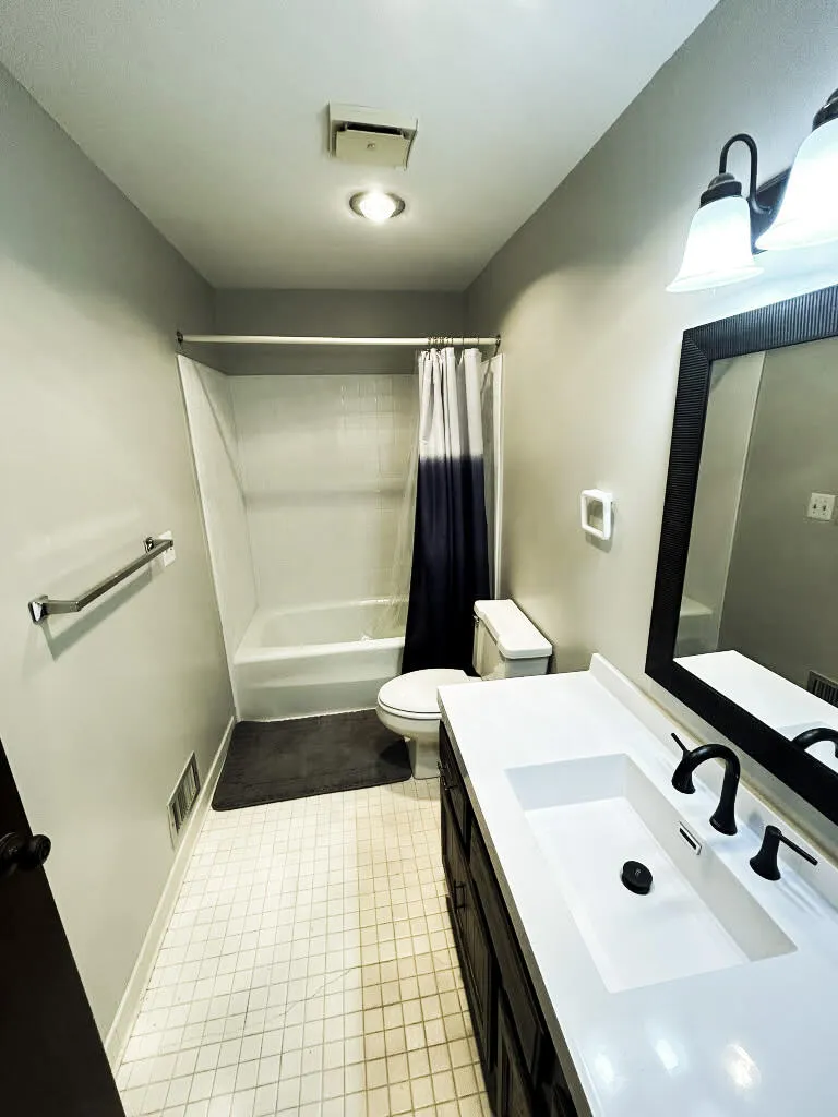 30831 Hunters #23 Farmington Hills, MI 48334