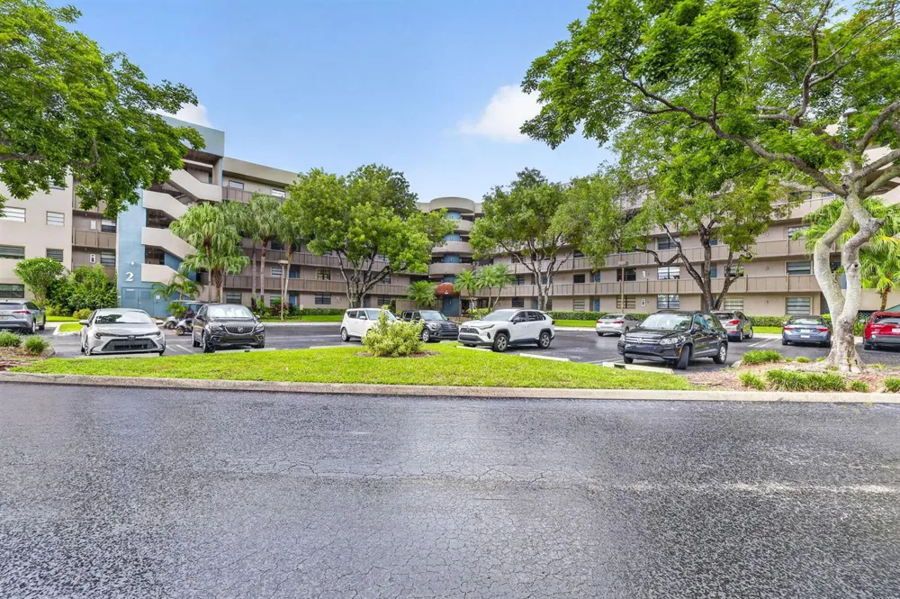 1000 COLONY POINT CIRCLE #108 Pembroke Pines, FL 33026