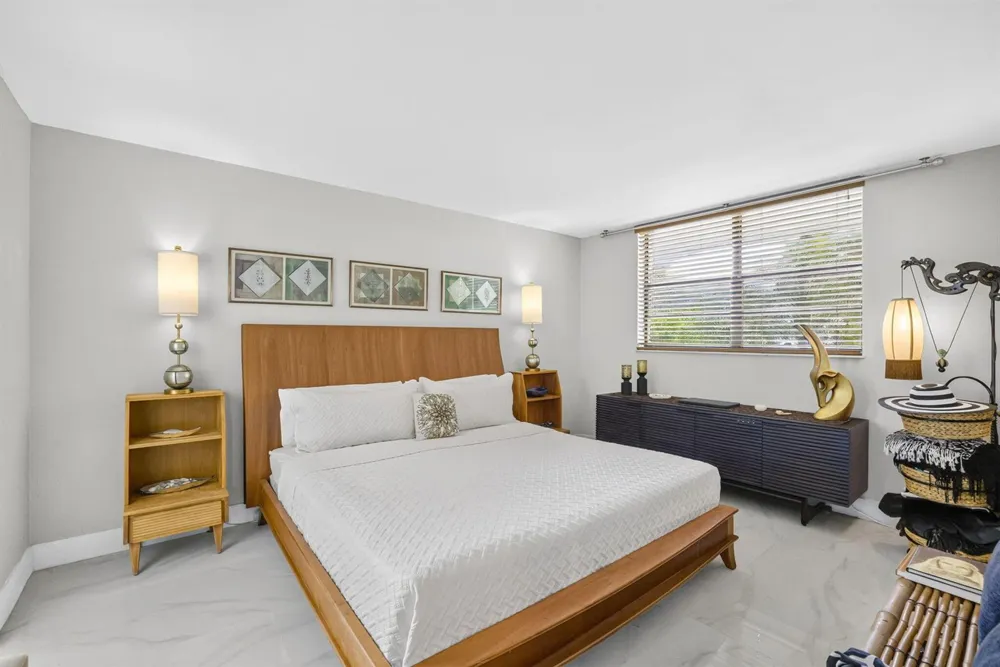 1000 COLONY POINT CIRCLE #108 Pembroke Pines, FL 33026