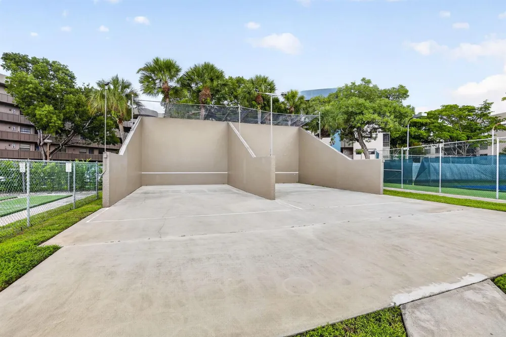 1000 COLONY POINT CIRCLE #108 Pembroke Pines, FL 33026
