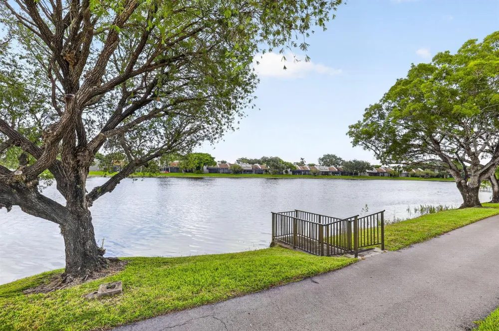 1000 COLONY POINT CIRCLE #108 Pembroke Pines, FL 33026