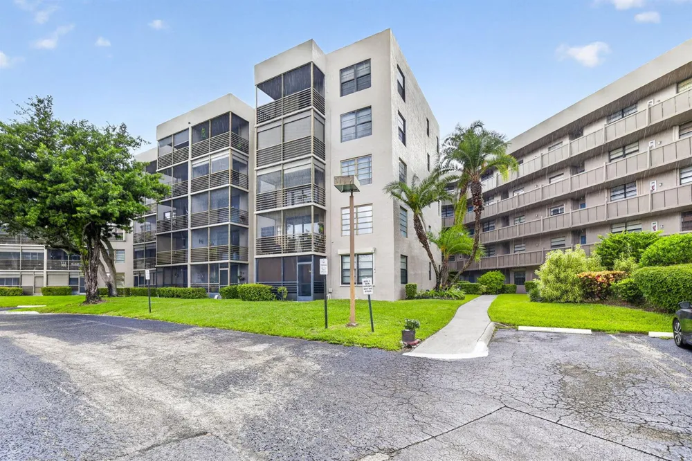 1000 COLONY POINT CIRCLE #108 Pembroke Pines, FL 33026