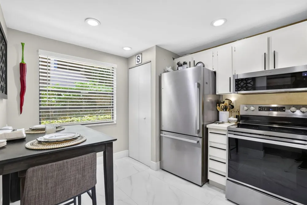 1000 COLONY POINT CIRCLE #108 Pembroke Pines, FL 33026