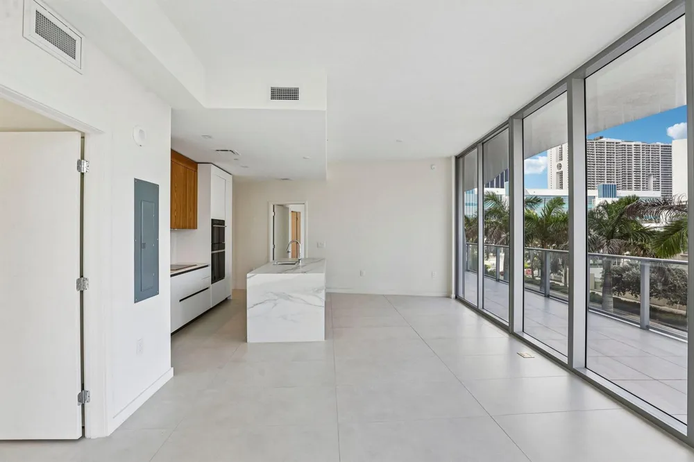 1400 BISCAYNE BOULEVARD #201 Miami, FL 33132
