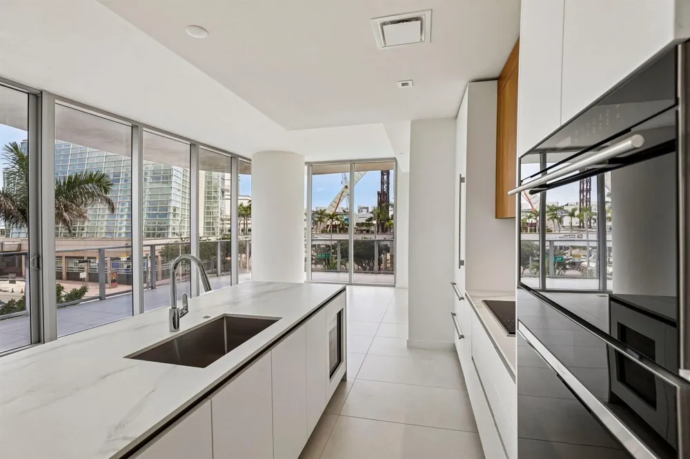 1400 BISCAYNE BOULEVARD #201 Miami, FL 33132