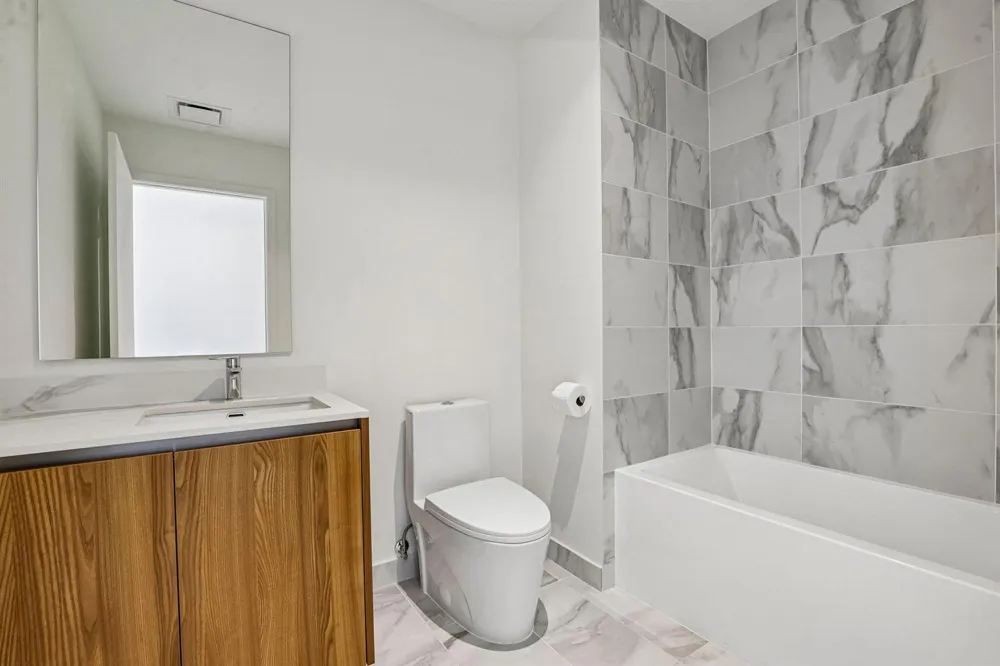 1400 BISCAYNE BOULEVARD #201 Miami, FL 33132