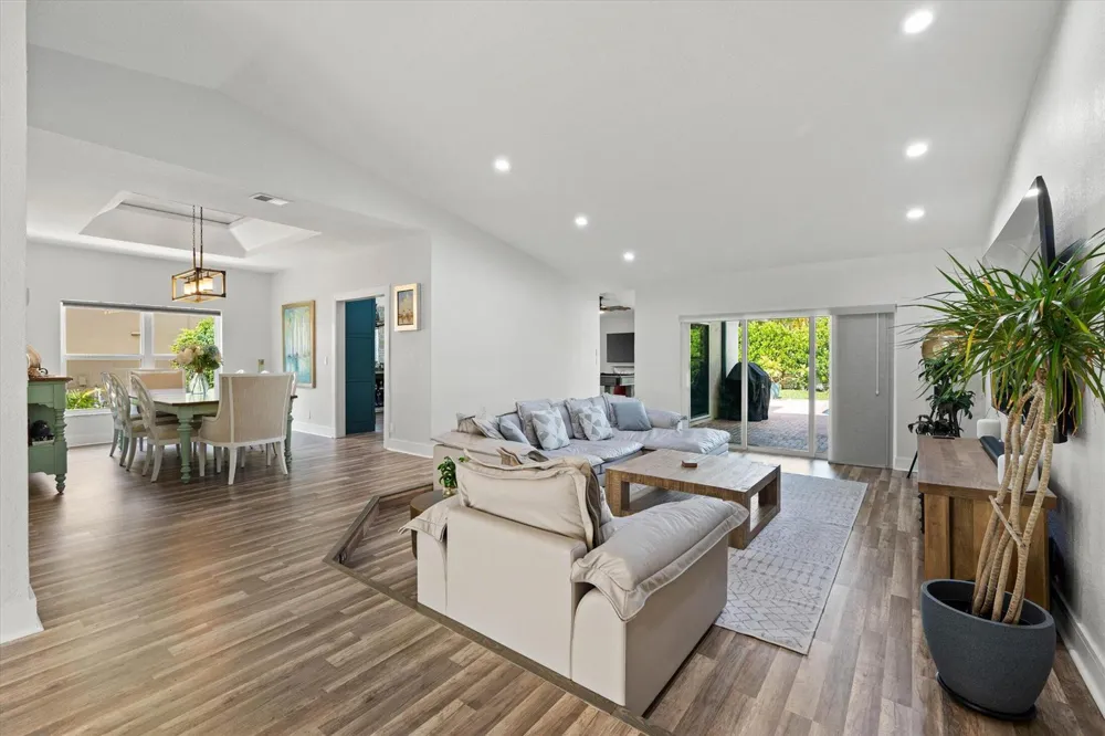 4850 NW 92nd Terrace Coral Springs, FL 33067