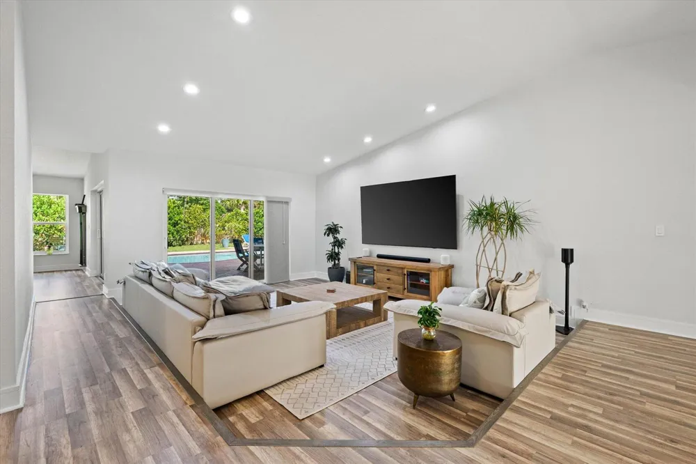 4850 NW 92nd Terrace Coral Springs, FL 33067