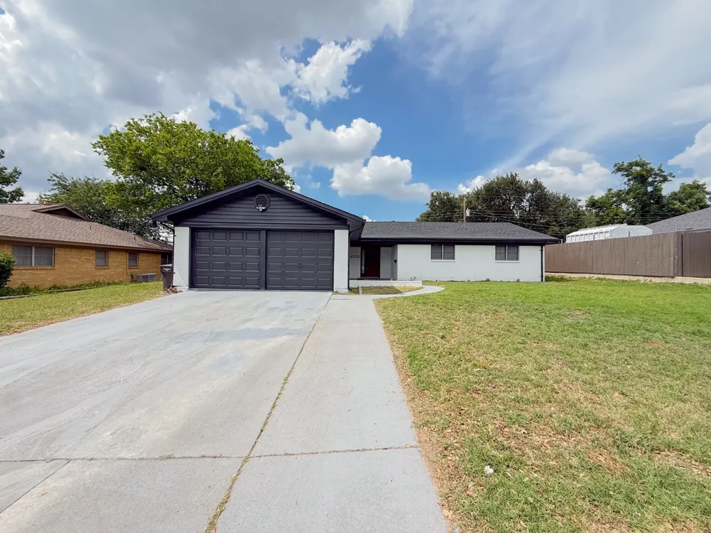 228 Hallbrook Drive Fort Worth, TX 76134