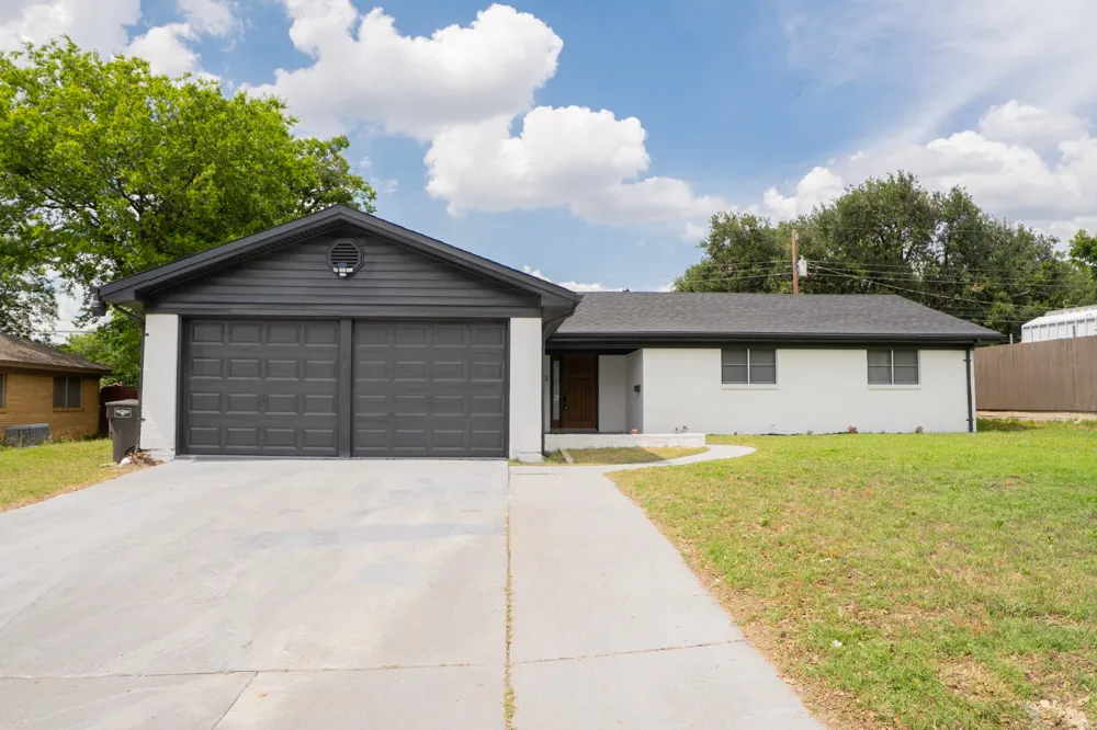 228 Hallbrook Drive Fort Worth, TX 76134