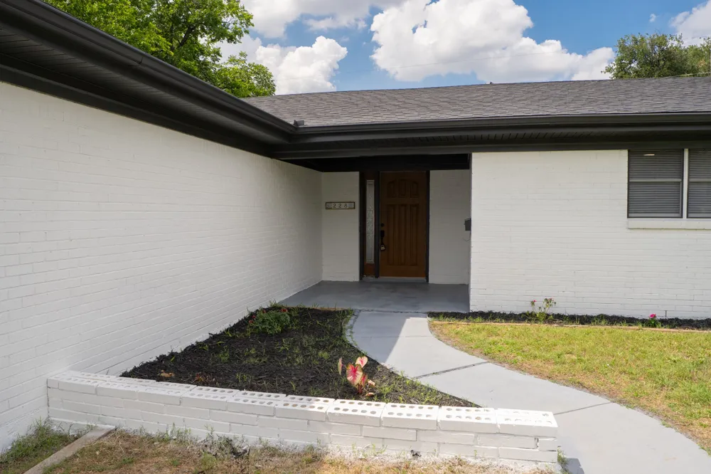 228 Hallbrook Drive Fort Worth, TX 76134