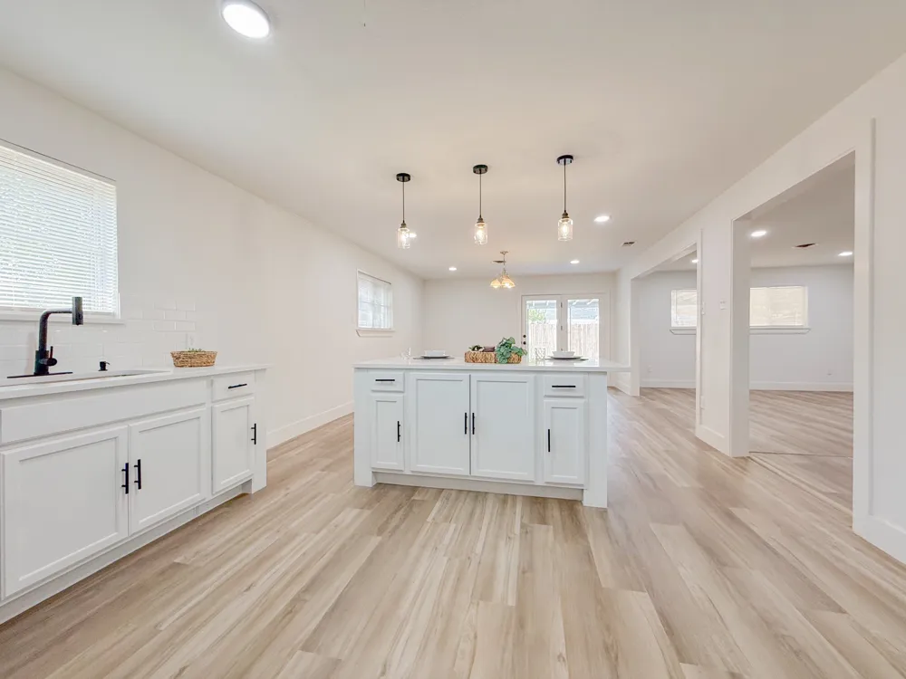 228 Hallbrook Drive Fort Worth, TX 76134