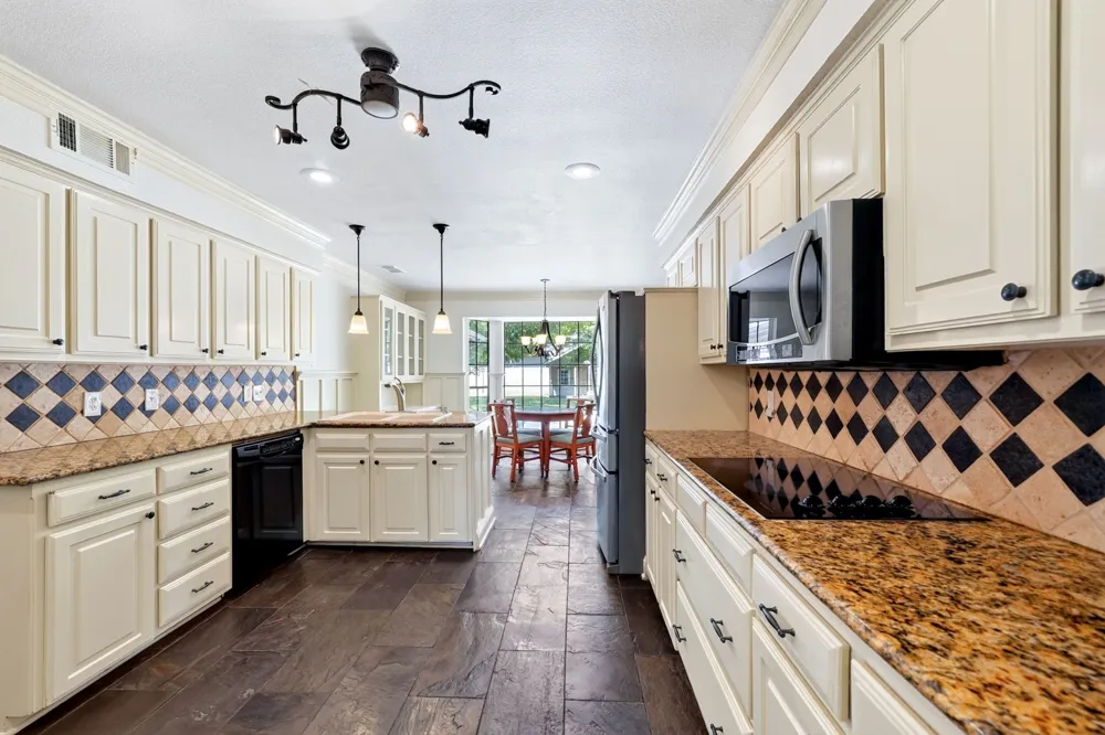 2121 Mcdaniel Circle Plano, TX 75075