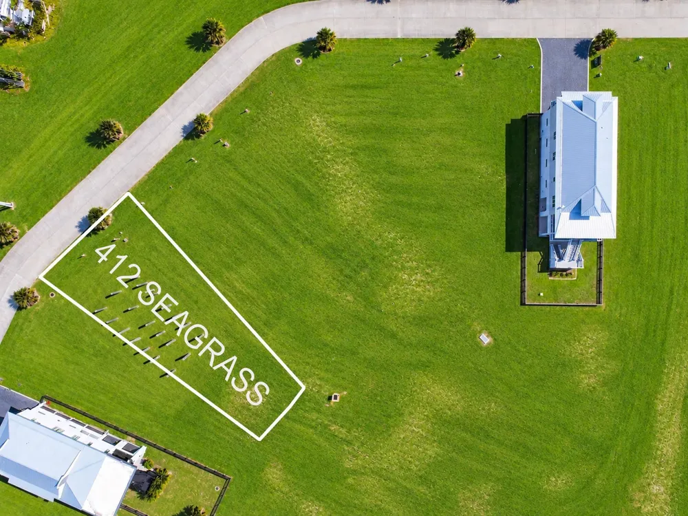 412 Seagrass Gilchrist, TX 77617