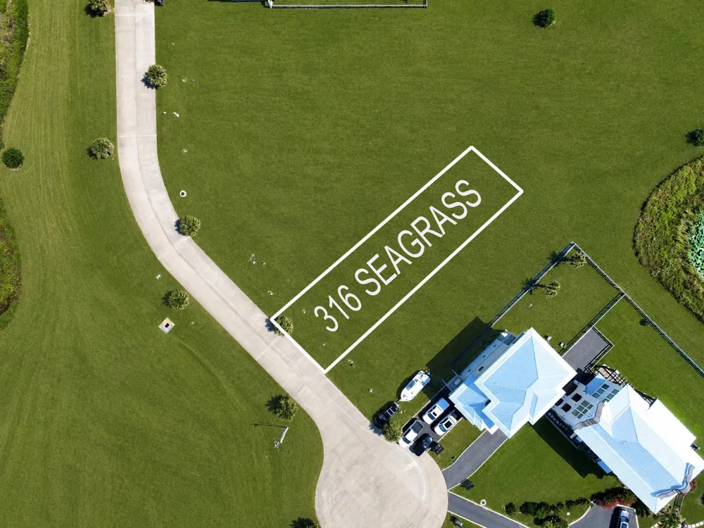 316 Seagrass Gilchrist, TX 77617