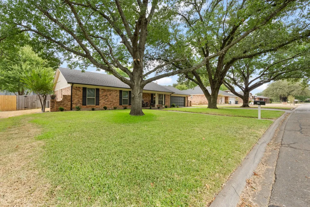 1124 Green River Trail Cleburne, TX 76033