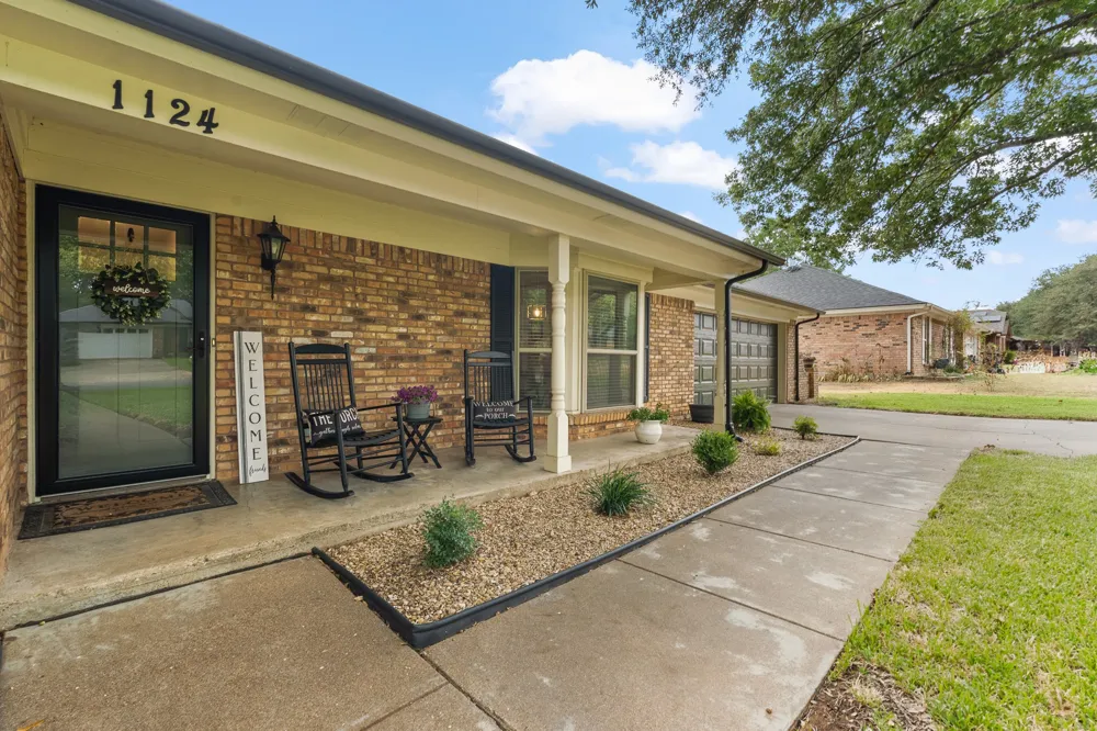 1124 Green River Trail Cleburne, TX 76033