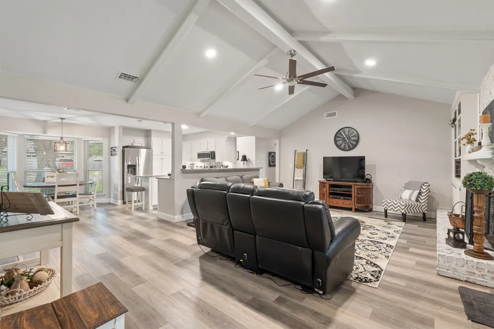 1124 Green River Trail Cleburne, TX 76033
