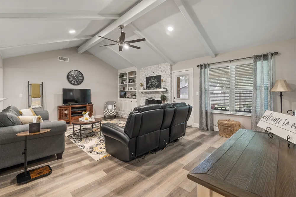 1124 Green River Trail Cleburne, TX 76033