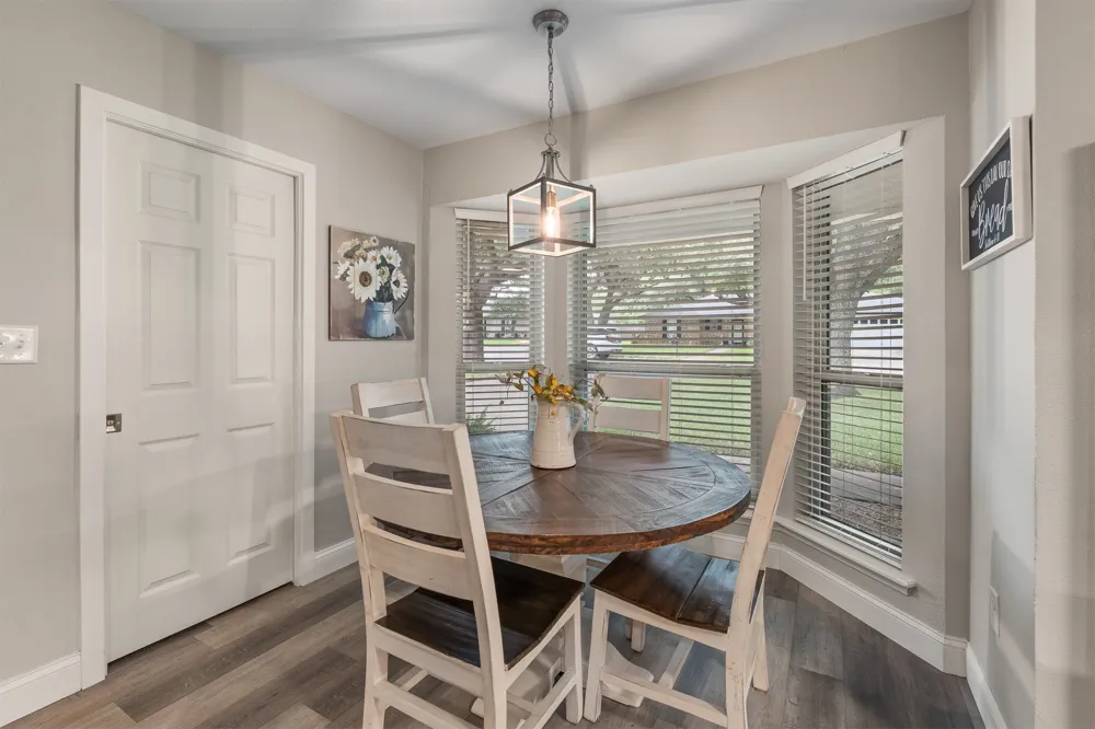 1124 Green River Trail Cleburne, TX 76033