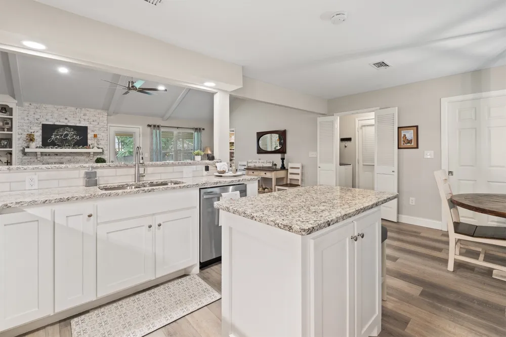 1124 Green River Trail Cleburne, TX 76033
