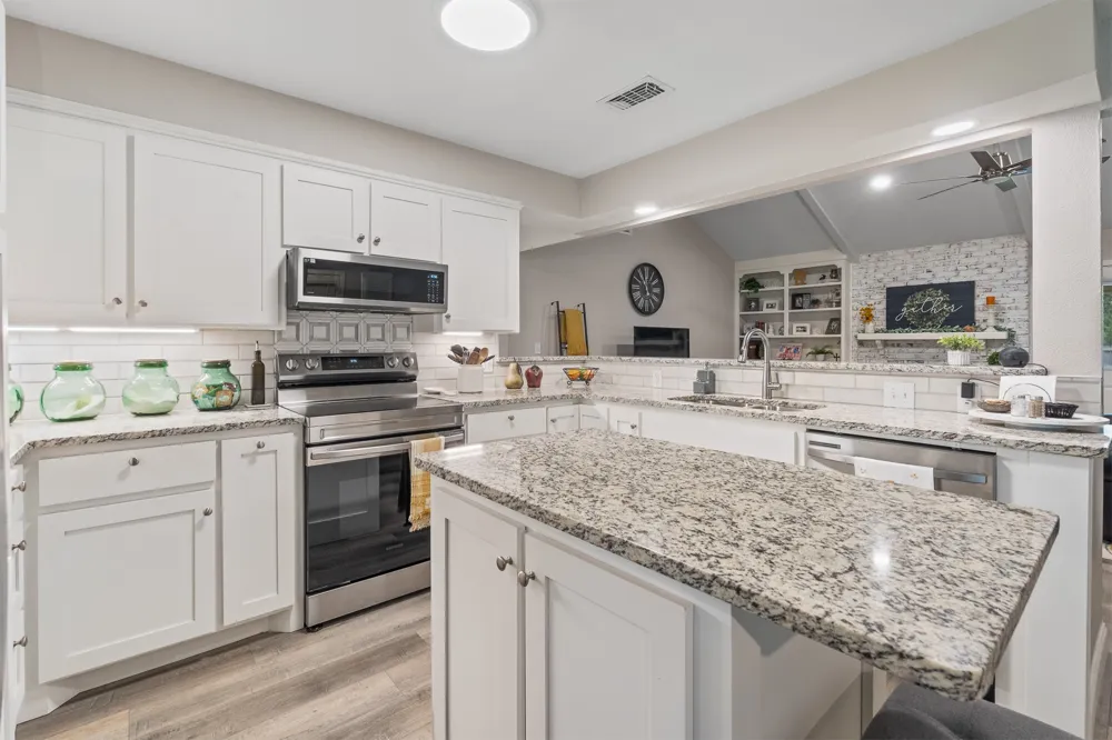 1124 Green River Trail Cleburne, TX 76033
