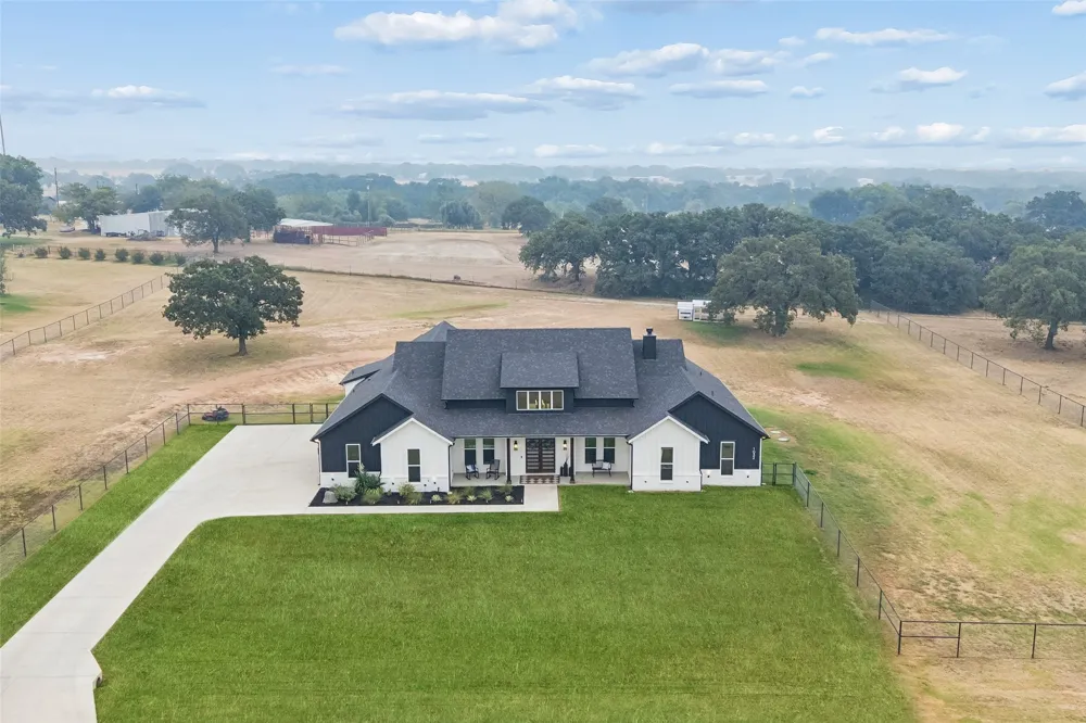 1032 Bluebonnet Ridge Weatherford, TX 76087