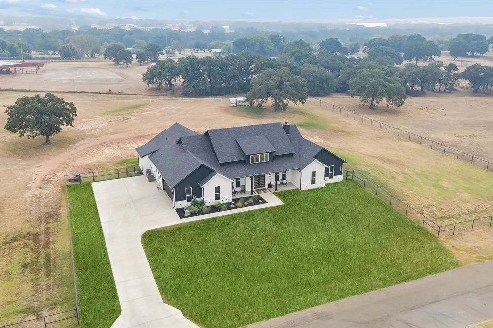 1032 Bluebonnet Ridge Weatherford, TX 76087