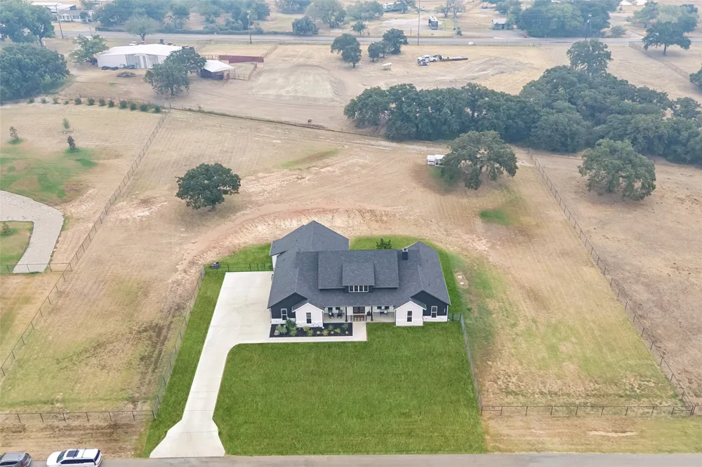 1032 Bluebonnet Ridge Weatherford, TX 76087