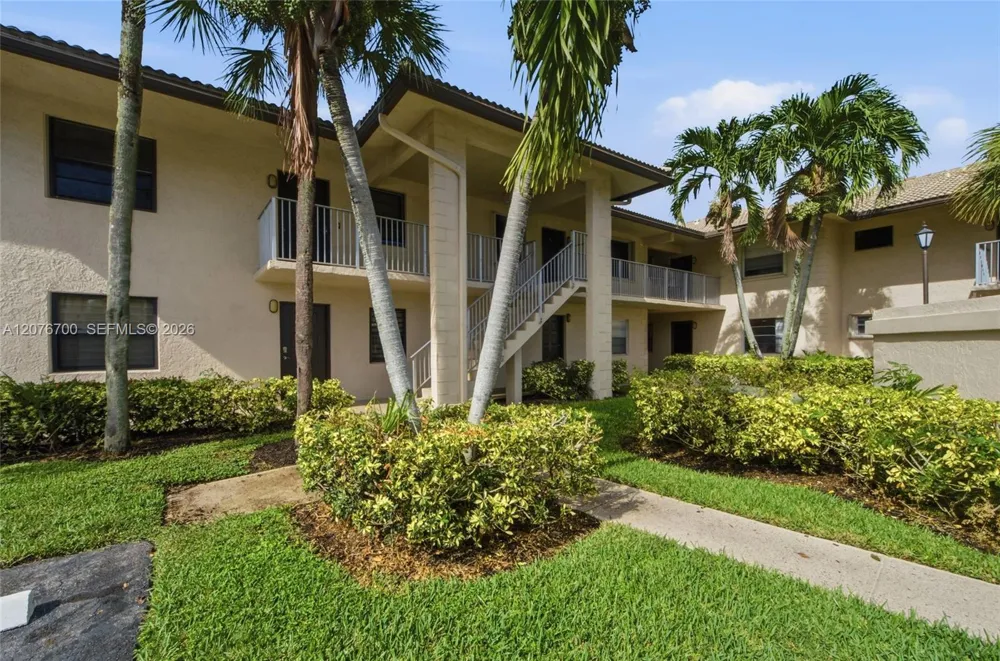 5510 Lakeside Dr #108 Margate, FL 33063