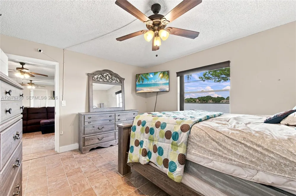 5510 Lakeside Dr #108 Margate, FL 33063