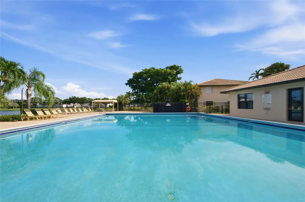 5510 Lakeside Dr #108 Margate, FL 33063