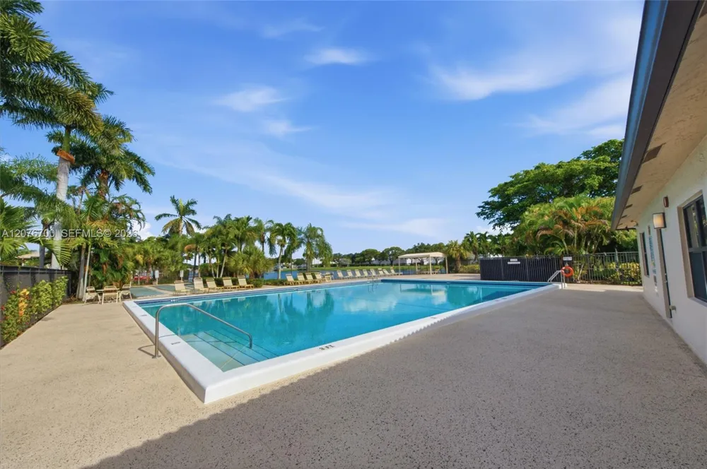 5510 Lakeside Dr #108 Margate, FL 33063