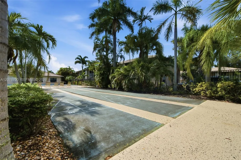 5510 Lakeside Dr #108 Margate, FL 33063