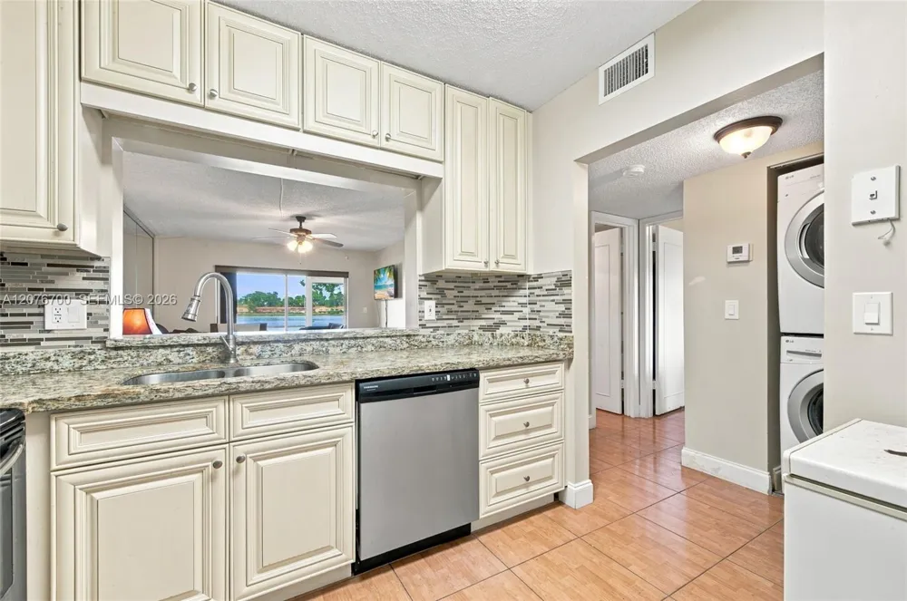 5510 Lakeside Dr #108 Margate, FL 33063