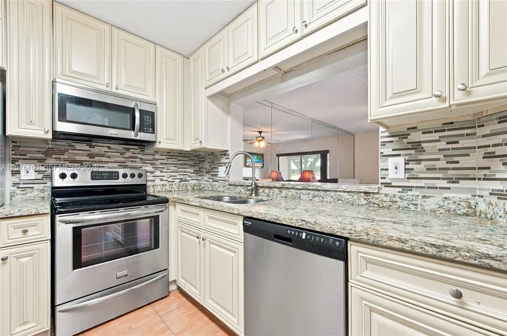 5510 Lakeside Dr #108 Margate, FL 33063