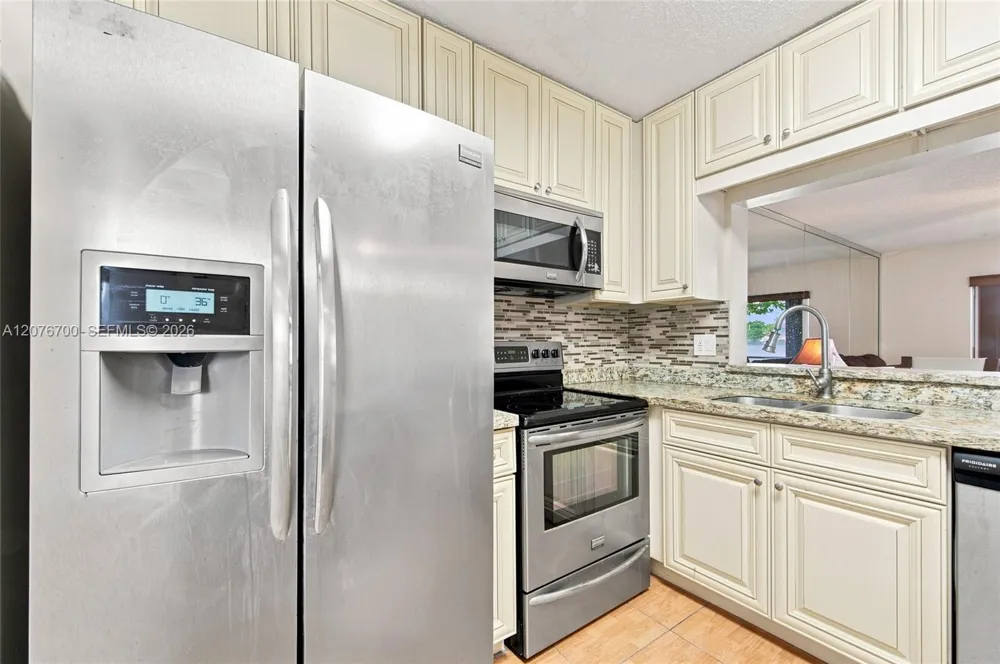 5510 Lakeside Dr #108 Margate, FL 33063