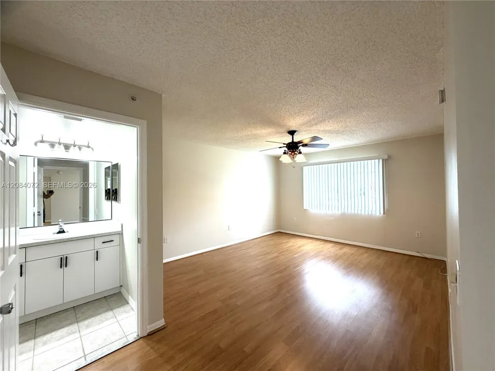 5045 Wiles Rd #201 Coconut Creek, FL 33073