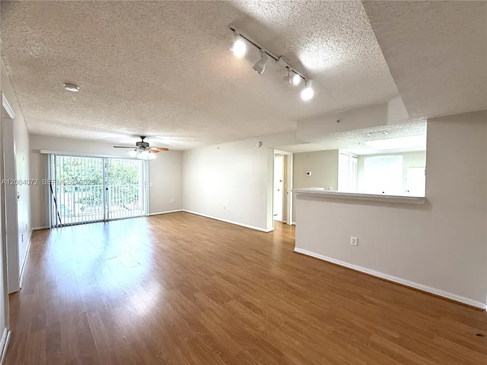 5045 Wiles Rd #201 Coconut Creek, FL 33073