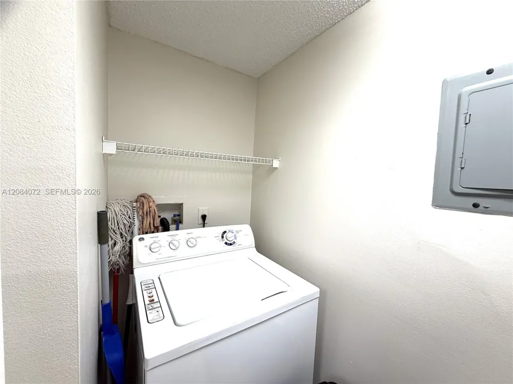 5045 Wiles Rd #201 Coconut Creek, FL 33073