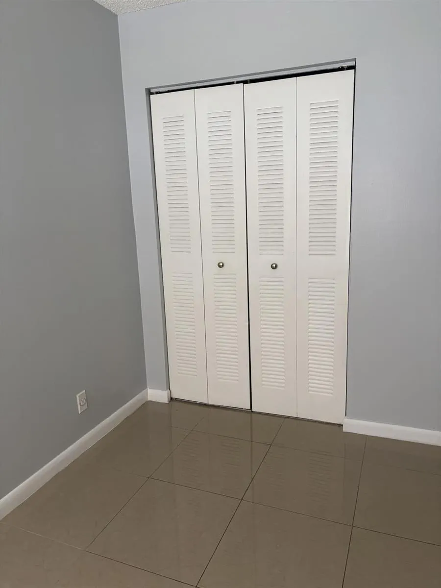 201 Lake Pointe Drive #107 Oakland Park, FL 33309