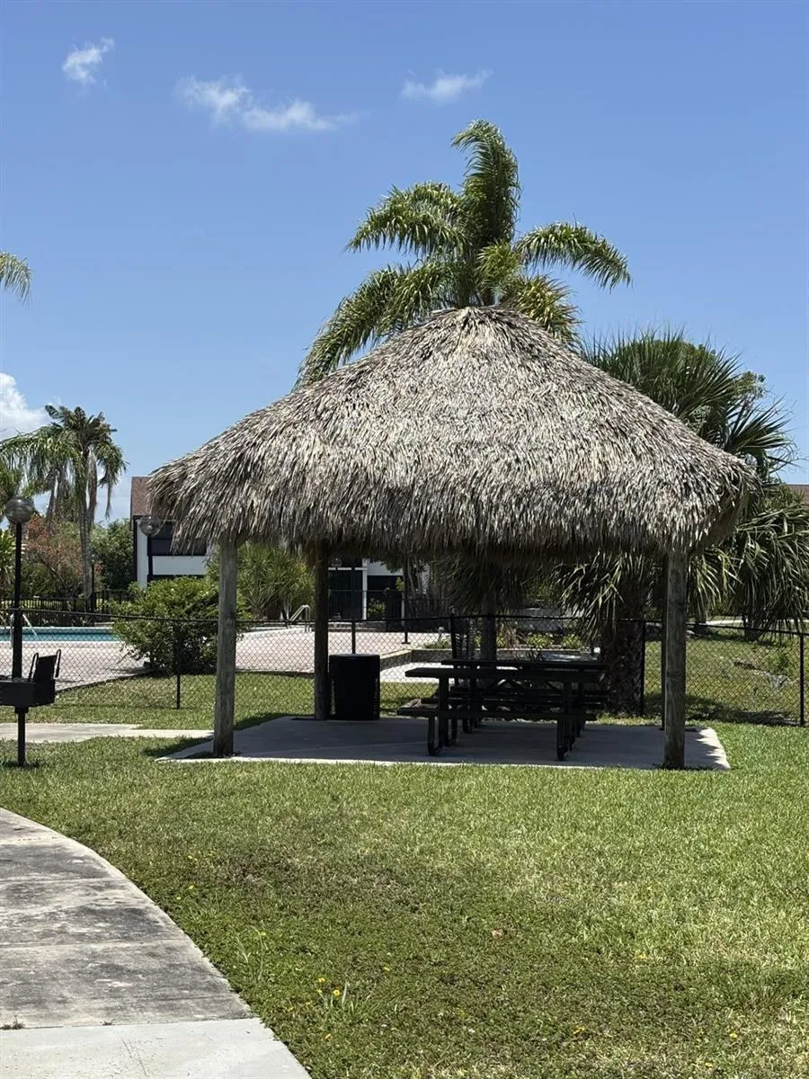 201 Lake Pointe Drive #107 Oakland Park, FL 33309