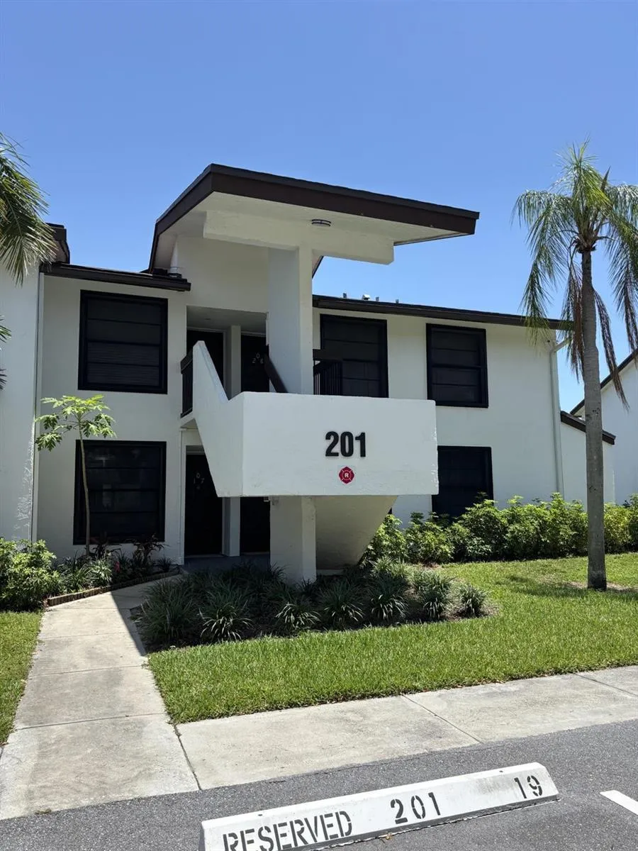 201 Lake Pointe Drive #107 Oakland Park, FL 33309