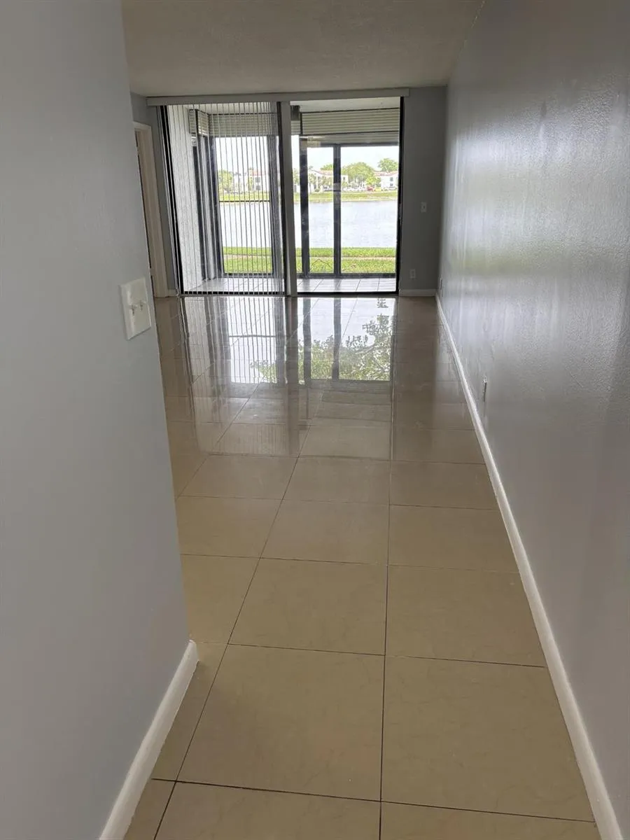 201 Lake Pointe Drive #107 Oakland Park, FL 33309