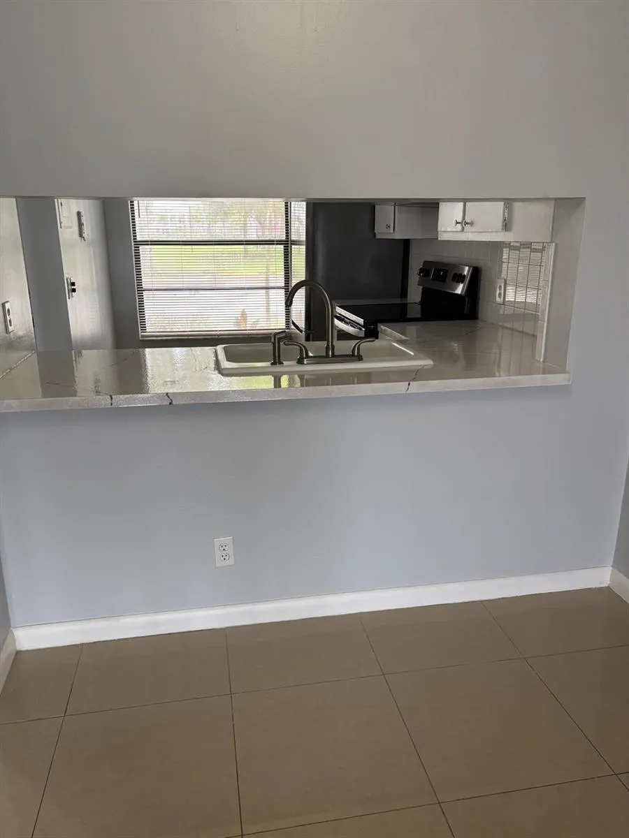 201 Lake Pointe Drive #107 Oakland Park, FL 33309
