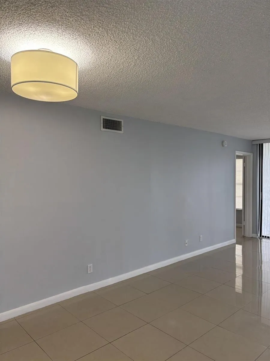 201 Lake Pointe Drive #107 Oakland Park, FL 33309